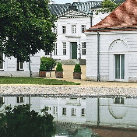 Hotel Schloss Neuhardenberg Exterior photo