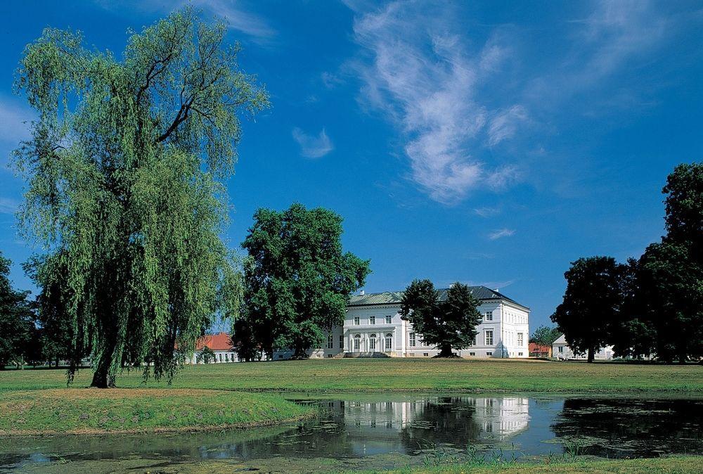 Hotel Schloss Neuhardenberg Exterior photo