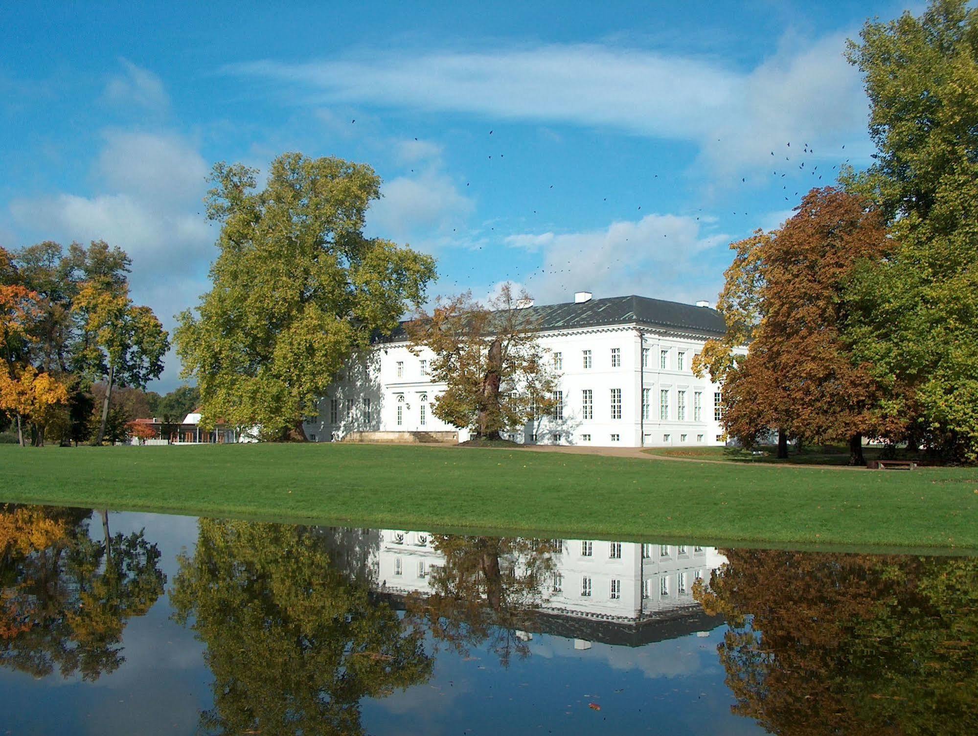 Hotel Schloss Neuhardenberg Exterior photo