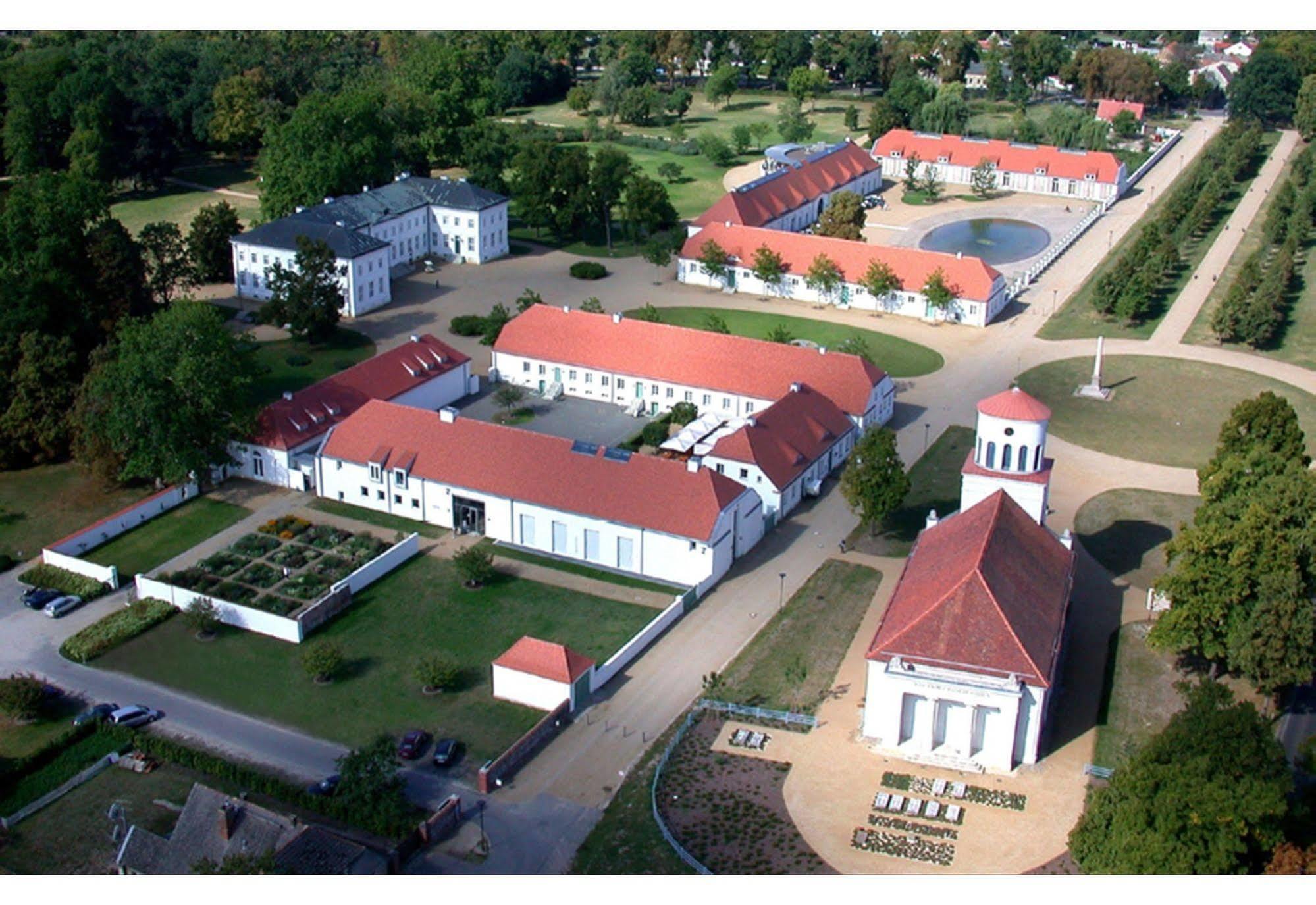 Hotel Schloss Neuhardenberg Exterior photo