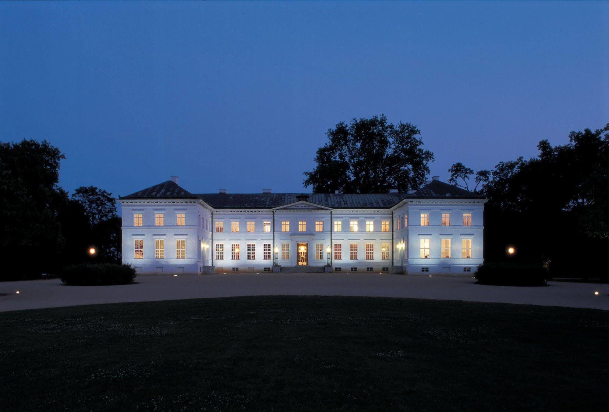 Hotel Schloss Neuhardenberg Exterior photo
